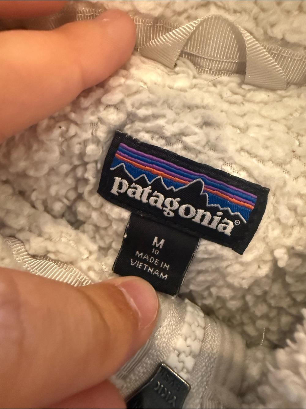 Patagonia Cream Sherpa Quarter-Zip Pullover has some stains - Picture 4 of 5